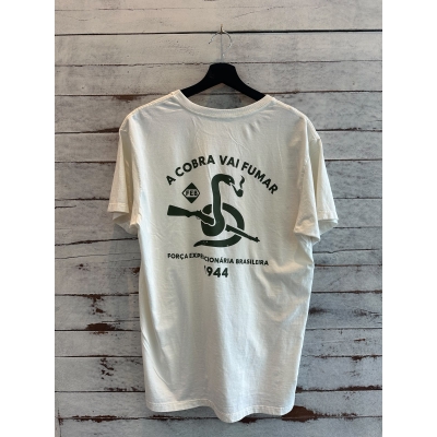 Camiseta Praia Brasil Branca A cobra vai fumar 