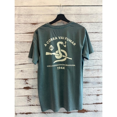 Camiseta Praia Brasil Verde A cobra vai fumar