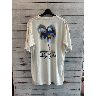 Camiseta Branca Em Busca de Paraísos Secretos